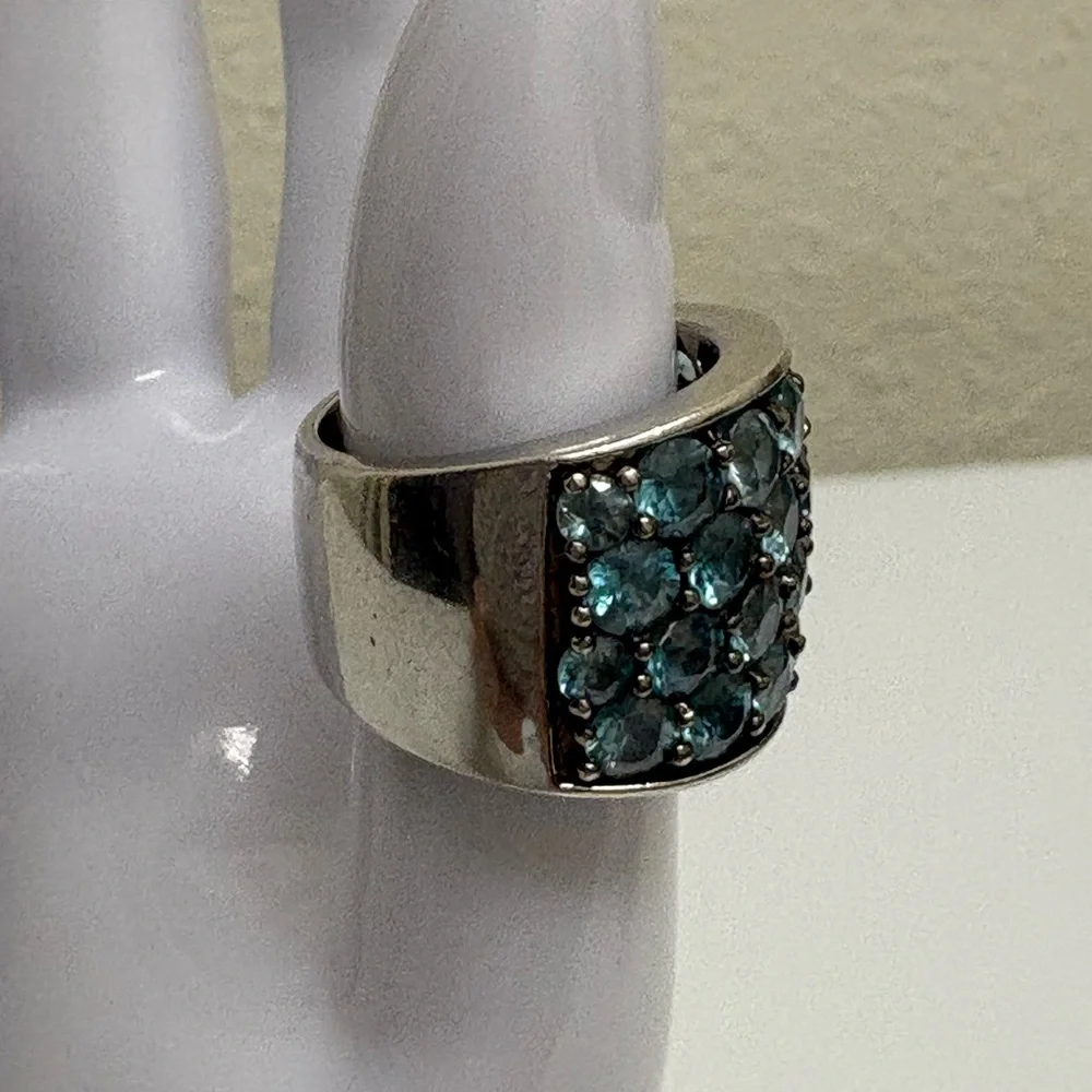 Elegant Blue ZirconGemstone Silver Band Ring - Picture 2 of 8